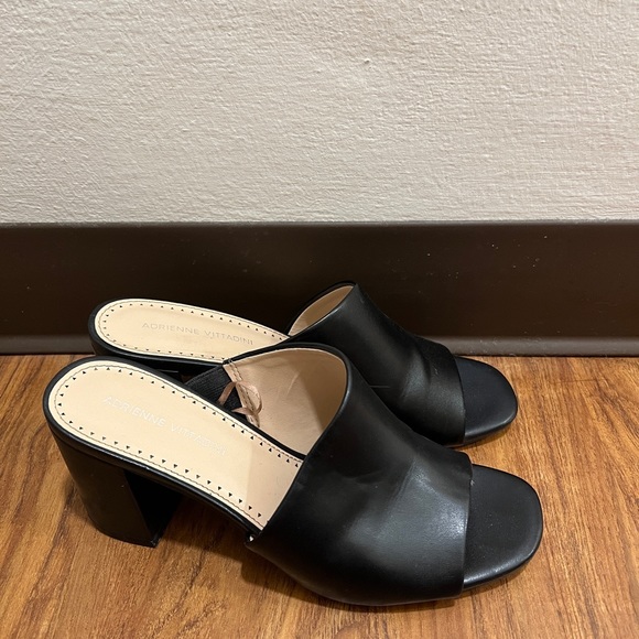 BLACK HEELS - Picture 2 of 6